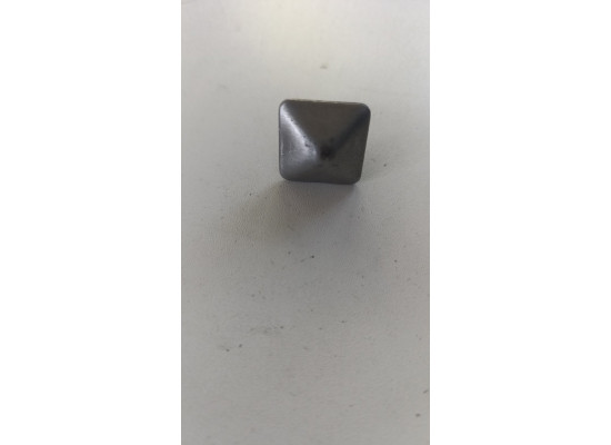 Заклепка кована квадратна 25*25 28*4 мм-1